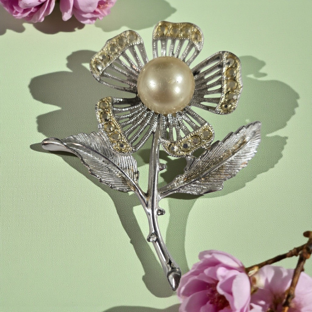 Vintage Sarah Coventry Silver Tone Flower Brooch Faux Pearl & Rhinestones